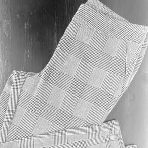 Forever 21 | Plaid black & white pants